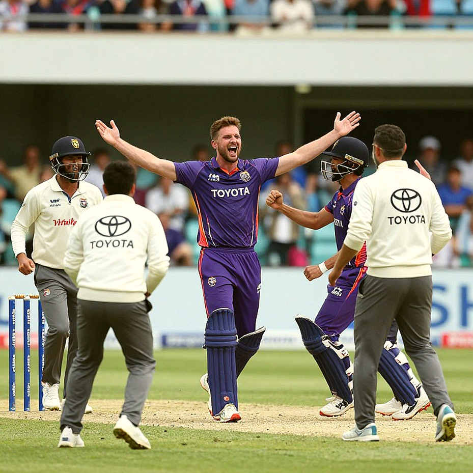 Junction Oval's New Lights: WBBL|12 Packs 43 Games Into 38 Days, and Rests on One Shoulder Junction Oval's New Lights: WBBL|12 Packs 43 Games Into 38 Days, and Rests on One Shoulder